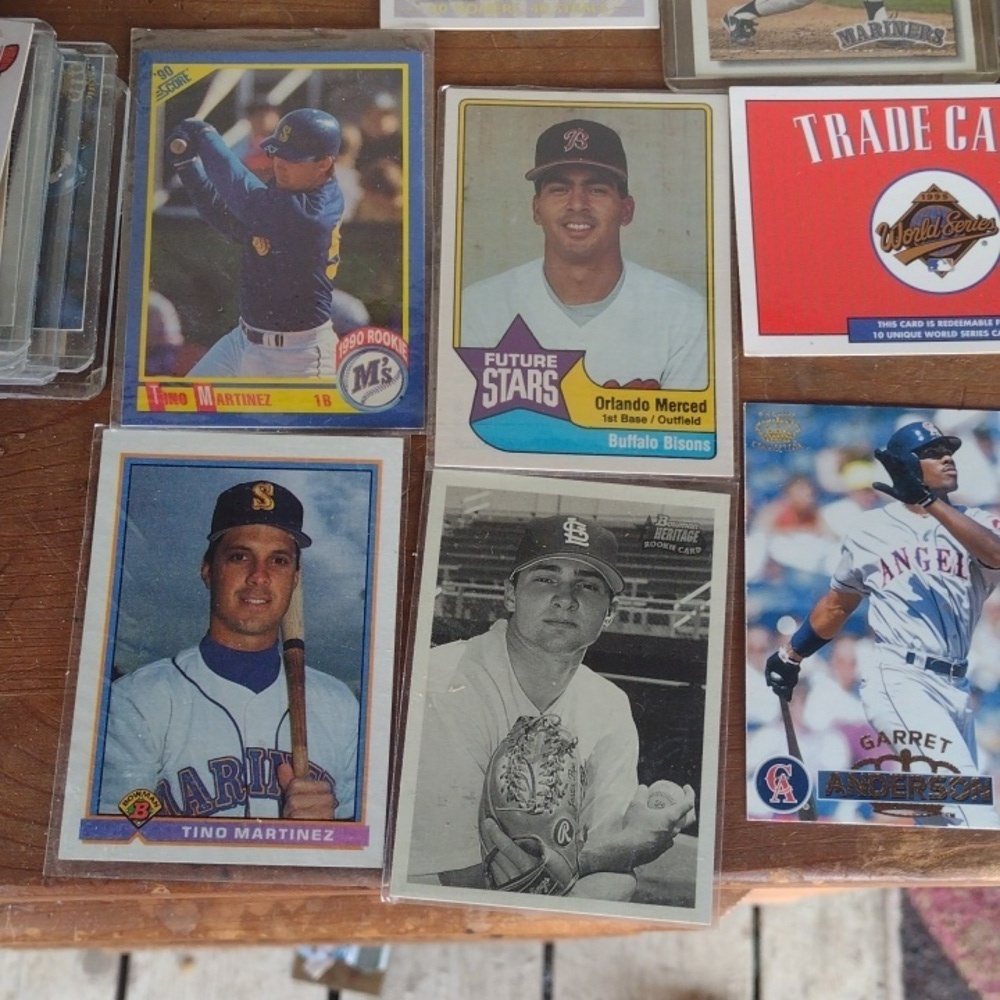 Assorted Baseball Trading Cards Collection - Picture 4 of 5